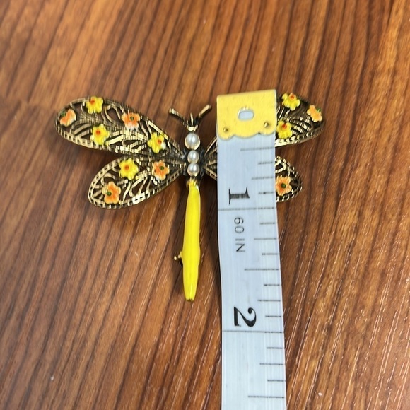 ART Vintage Butterfly Brooch with Pearl & Floral Accents - Picture 4 of 5